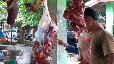 Daging Sapi di Pasar Mentok Capai Rp150 Ribu per Kilogram
