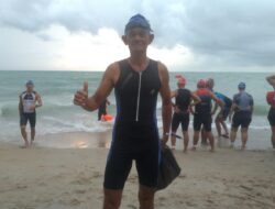 Usianya Tak Lagi Muda, Pria Ini Semangat Ikuti Sungailiat Triathlon