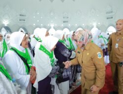 Lepas 281 Jemaah Haji, Pj Wali Kota Ingatkan Jaga Kondisi Kesehatan