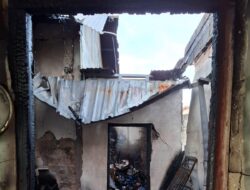Diduga Korsleting Listrik, Satu Unit Rumah di Sungailiat Ludes Terbakar
