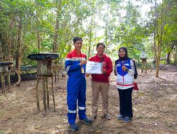 Tata Kelola Hutan Berkelanjutan Melalui Program Kelekak EcoBoost: Pertamina Serahkan 20 Koloni Madu Kelulut ke Hutan Raya Tuatunu