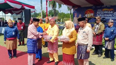 ASN Berbagi, Pemprov Babel Bagikan 6000 Telur Ayam kepada Keluarga Kurang Mampu