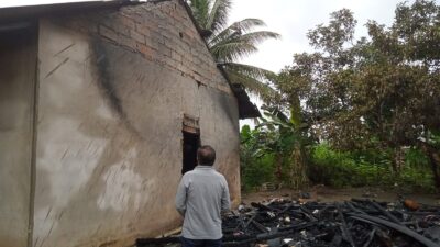 Diduga Akibat Gas Bocor, Rumah Mulyadi Ludes Terbakar, Kerugian Capai Rp 250 Juta