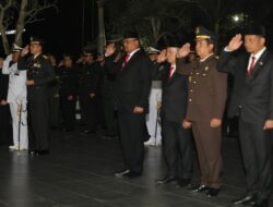 Malam Renungan Suci, Pj Gubernur Safrizal Beri Penghormatan untuk Pahlawan di HUT ke-79 RI