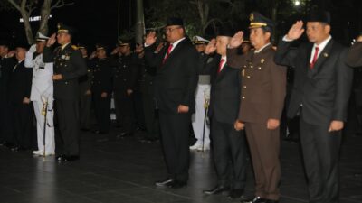Malam Renungan Suci, Pj Gubernur Safrizal Beri Penghormatan untuk Pahlawan di HUT ke-79 RI