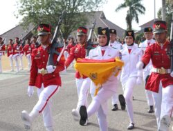 Bangganya Derlin Paskibraka Pembawa Baki di Kantor Gubernur Babel