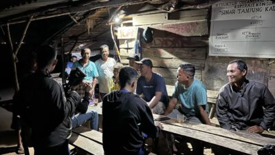 Puluhan Ponton Incar Perairan Tembelok, Nelayan Berjaga untuk Menolak