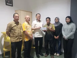 BPJ Berikan Uang Saku untuk Atlet Volly Pasir Babel ke PON XXI