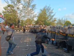 Jelang Pilkada Serentak, Ratusan Personel Polres Basel Baku Hantam dengan Massa Pendukung Balon Bupati
