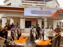 Kejari Bangka Musnahkan Barang Bukti dari 49 Perkara, Ada Narkoba dan Uang Palsu Senilai Rp95 Juta