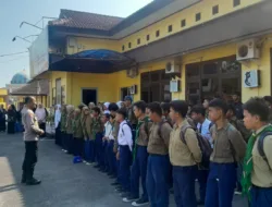 Polres Bangka Tengah Terima Kunjungan Pelajar SMP Muhammadiyah Koba dan Mahasiswa PPLK IAIN SAS Babel