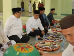 Ikut Rayakan Maulid Nabi di Kemuja, Pj Gubernur Sugito Cicipi Makan Bedulang