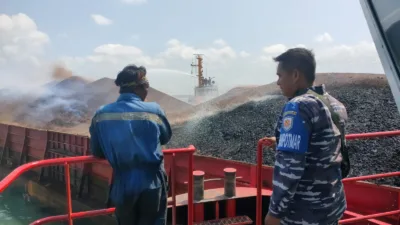 Tongkang Bermuatan Batubara BG Ocean Perkasa Ternyata Sudah Empat Hari Terbakar, Angkut Ribuan Metrik Ton Batubara 