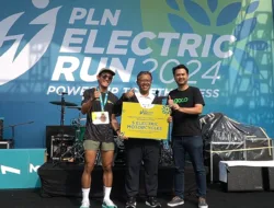 Bahagianya Driver Ojol ini, Peroleh Motor Listrik di PLN Electric Run 2024