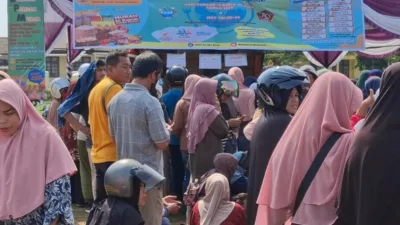 Gerakan Pasar Murah, Warga Bangka Barat Rela Antre untuk Dapatkan Beras Murah