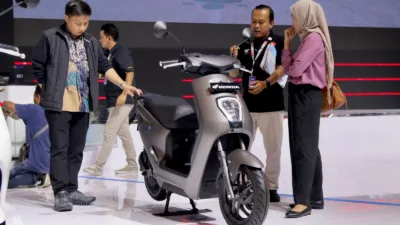 Honda ICON e: dan CUV e: Meriahkan Booth AHM di IMOS 2024