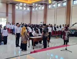 182 Anggota KPPS Sungailiat Dilantik, Rafi Ingatkan Tak Ikut Politik Praktis