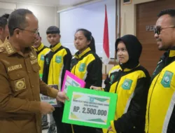 Pemkab Bangka Tengah Serahkan Bonus POPDA Rp500 Juta