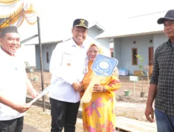 Pj Gubernur Resmikan Rumah Layak Huni dan Tanam Bibit Pohon di Selinsing, Hadiah untuk Suku Sawang