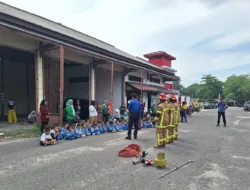 Kunjungi Kantor Damkar Bangka, Puluhan Anak-anak TK Harapan Baturusa Diedukasi Cara Tanggulangi Kebakaran