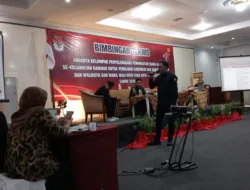 Sampaikan Materi Mitigasi, Komisioner KPU Pangkalpinang Jelaskan Jenis Pelanggaran ke Anggota KPPS Rangkui