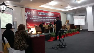 Sampaikan Materi Mitigasi, Komisioner KPU Pangkalpinang Jelaskan Jenis Pelanggaran ke Anggota KPPS Rangkui