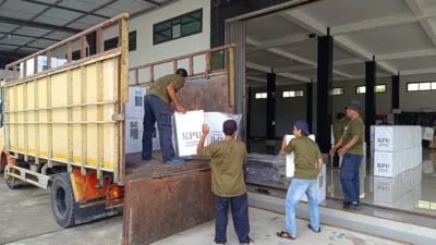 Kerjasama dengan PT Pos Indonesia, Logistik Pilkada Mulai Didistribusikan KPU Bangka Barat ke 340 TPS