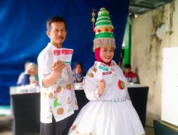Datang Pakai Gaun Unik ke TPS, Tampilan Bunda Tudung Saji  Menyita Perhatian Masyarakat