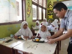 PT Timah Dukung Program Makan Bergizi Bagi Ratusan Pelajar di Bangka Tengah