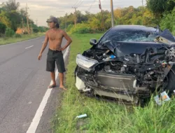 CRV Turbo Ringsek Usai Adu Kambing dengan Dump Truk