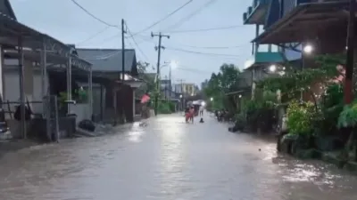 Diguyur Hujan Kawasan Rawa Bangun Toboali Terendam Banjir, BPBD Basel Dikerahkan Bantu Warga