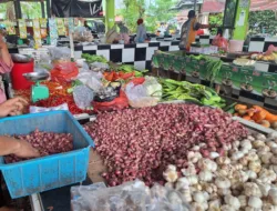 Stok Melimpah, Harga Cabai Merah Kecil di Pasar Betuah Sungailiat Merosot Tajam