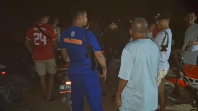 Kesal dengan Aktifitas PIP Ilegal, Ratusan Warga Serbu Pantai Tembelok dan Keranggan