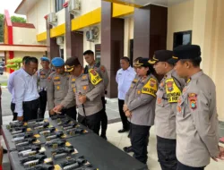 Hindari Penyimpangan, Kapolres Bangka Periksa Langsung 55 Pucuk Senpi Dinas Personel