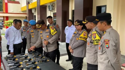 Hindari Penyimpangan, Kapolres Bangka Periksa Langsung 55 Pucuk Senpi Dinas Personel