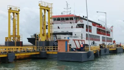 Jelang Nataru, Aktivitas Penyeberangan di Pelabuhan Tanjung Kalian Terpantau Lancar