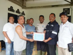 Kado Imlek dari PT Timah: Ko Ajam Terima Mesin Tempel dari PT Timah, Bisa Melaut Lebih Jauh