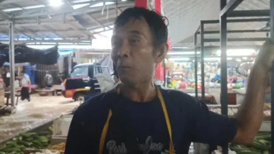 Merugi Akibat Tempatnya Jadi Langganan Banjir, Pedagang Pasar Parittiga Minta Perhatian Pemerintah 