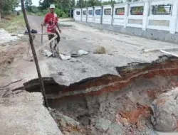 Ruas Jalan Penghubung Dua Desa di Parittiga Putus, Kades Menunggu PUPR Turun ke Lapangan