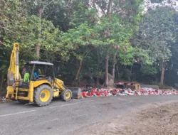 Sampah Menumpuk hingga ke Badan Jalan, DLH Bangka Turunkan Alat Berat ke TPS Bukit Betung