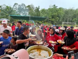 Honda Babel Berbagi Kebahagiaan: Ratusan Porsi Masakan untuk Warga Sinar Manik