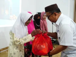 Ramadan Berbagi Keberkahan, PT Timah Bagikan Ratusan Paket Sembako dan Takjil  di Kabupaten Bangka 