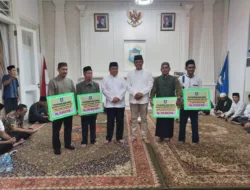 Tunjukkan Pentingnya Kepedulian Sosial, Pj Wali Kota dan Pj Gubernur Serahkan Dana Hibah ke 4 Yayasan