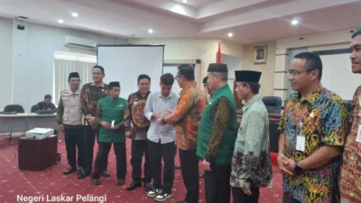 Pemkot dan Baznas Kota Pangkalpinang Serahkan Bantuan Kepada 49 Korban TPPO Myanmar