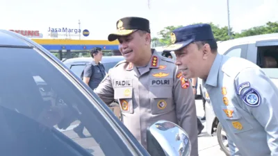 Kapolri dan  Stakeholder Operasi Ketupat 2025 Resmikan Pelaksanaan One Way Nasional di KM 414 Kalikangkung