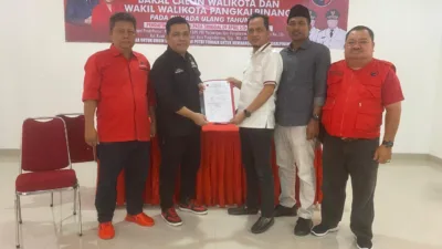 Tak Hanya Ambil Formulir di Partai Nasdem dan Partai Demokrat, dr. Hakim Ambil Formulir di PDI Perjuangan