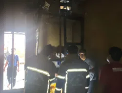 Diduga Akibat Korsleting Listrik, Rumah Kris di Air Ruay Dilalap si Jago Merah