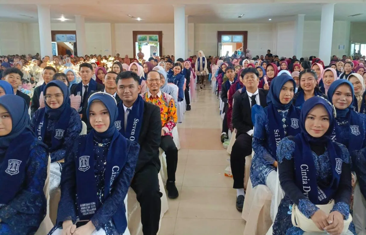 Bupati Bangka Tengah, Algafry Rahman menghadiri pelepasan kelulusan 281 siswa/i SMAN 1 Koba angkatan XXVII Tahun Ajaran 2024-2025 di Gedung Serba Guna (GSG) Selawang Segantang Bangka Tengah pada Kamis, (8/5/2025) lalu.