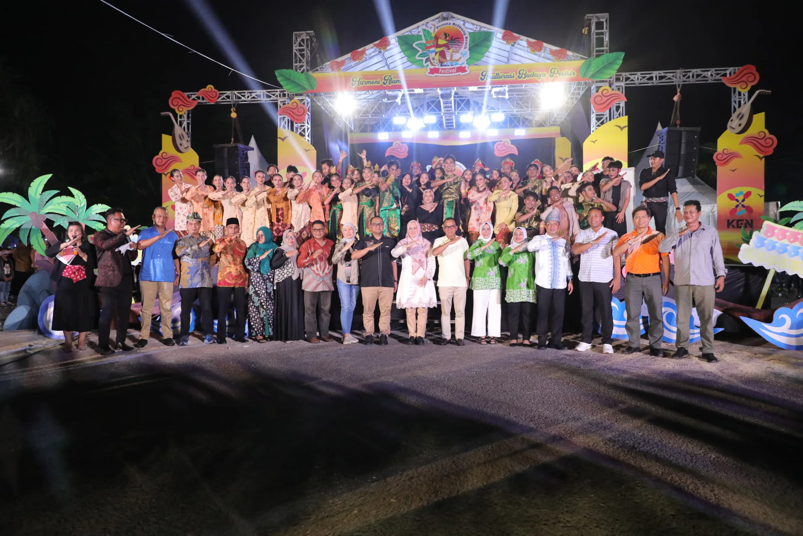 Wakil Gubernur (Wagub) Kepulauan Bangka Belitung, Hellyana, secara resmi menutup rangkaian acara Pesona Beach Festival yang digelar pada 9–11 Mei 2025, dengan puncak acara berlangsung pada Minggu malam, (11/05/2025), di Pantai Tanjung Pendam, Belitung.