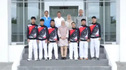 Wakil Gubernur Kepulauan Bangka Belitung Hellyana resmi melepas 7 atlet beserta Tim Forki (Federasi Olahraga Karate Indonesia) ke Kejuaraan Nasional (Kejurnas) tahun 2025 di Kantor UPTD Puprprkp, Kabupaten Belitung, Senin (12/5/2025).